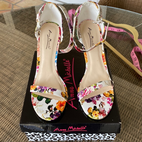 Anne Michelle Enzo-01Y Floral Print Ankle Strap Sandal -White Floral Vegan - Picture 1 of 10
